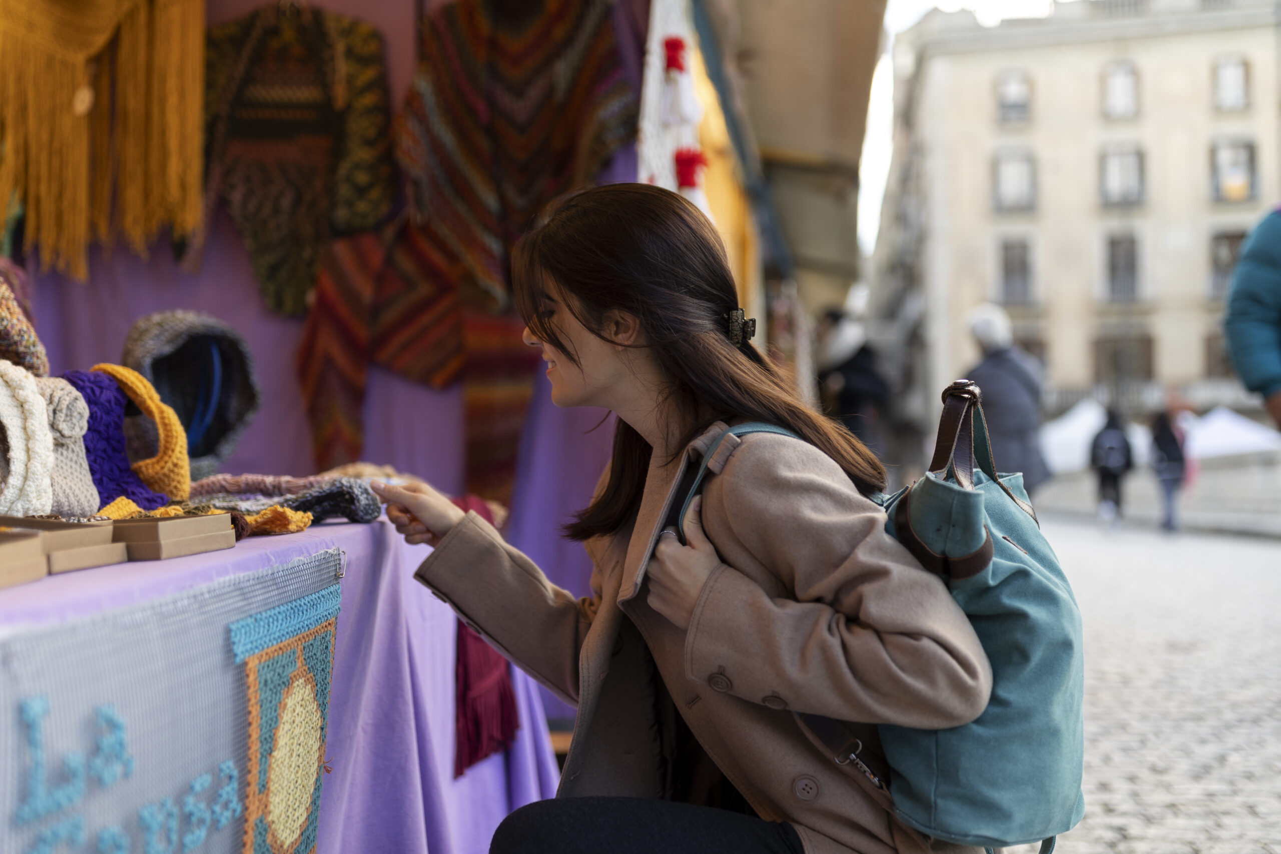 medium-shot-woman-city Extreme Sports Waterboarding